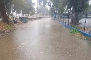 Πάτρα: Πλημμύρισε ξανά η οδός Αώου μετά από σύντομη βροχόπτωση