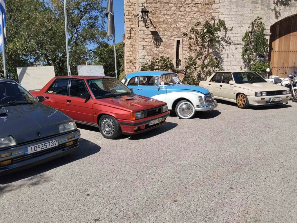 Μεγάλη προσέλευση για τον Αλέξανδρο Μανιατόπουλο - Παρουσίαστηκε η αποκαλυπτική βιογραφία του