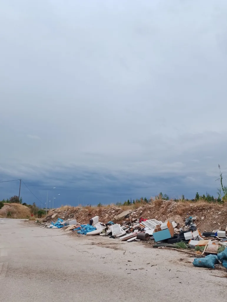 Πάτρα: Καταγγελία για ανεξέλεγκτη απόρριψη μπαζών κοντά στον Γλαύκο και το Πετρωτό