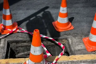 Έκλεβε καπάκια φρεατίων και τα πήγαινε για σκραπ – Τουλάχιστον 150 κλοπές αποδίδονται σε 38χρονο