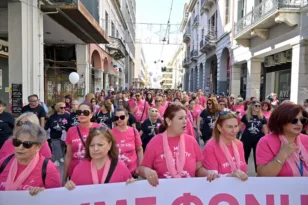 «Ροζ» πλημμύρα με περισσότερους από 9.000 συμμετέχοντες στην Πάτρα-Tο «ευχαριστώ» σε όσους στήριξαν