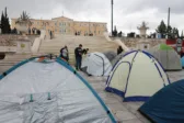 Φοιτητές με σκηνές στο Σύνταγμα: Ζητούν μέτρα για τη φοιτητική στέγη και το κόστος σπουδών
