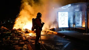 Γιατί στην ΕΕ ψάχνουν για ξένο δάκτυλο στις γαλλικές ταραχές, τι εξετάζεται και τι ισχύει Γιατί στην ΕΕ ψάχνουν για ξένο δάκτυλο στις γαλλικές ταραχές, τι εξετάζεται και τι ισχύει