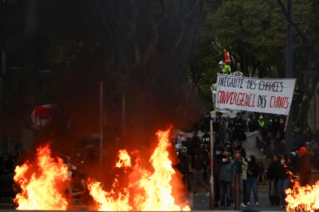 Γαλλία: 110.000 διαδηλωτές στο Παρίσι, 500 συλλήψεις και πάνω από 1.000 τραυματίες