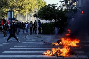 Γαλλία: Χάος με [άνω από 900 τραυματίες και 6.000 προσαγωγές, φωτιές και δακρυγόνα «σκεπάζουν» Παρίσι, Λυών και Μασσαλία