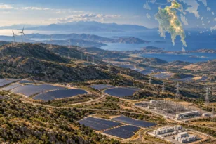 Εργο – μαμούθ ΑΠΕ σε πέντε νομούς: Εκατοντάδες χιλιάδες πάνελ, αιολικά και μπαταρίες