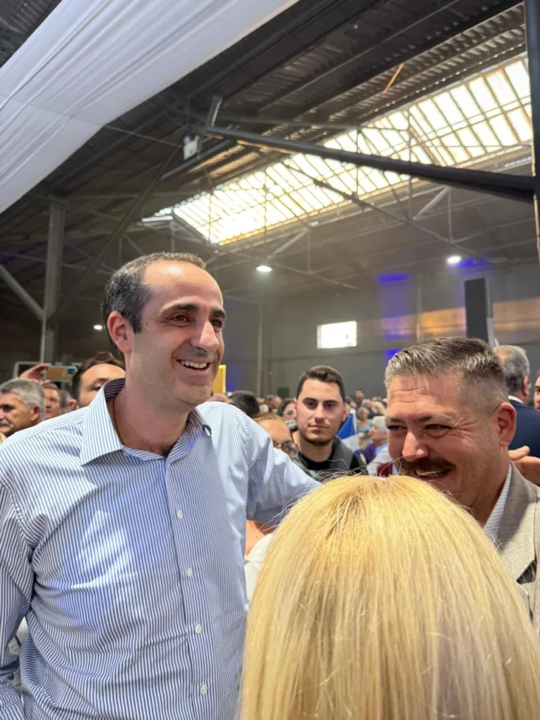 Η θερμή υποδοχή στον Γρηγόρη Δημητριάδη στην εκδήλωση για τα 52 χρόνια της ΝΔ Η θερμή υποδοχή στον Γρηγόρη Δημητριάδη στην εκδήλωση για τα 52 χρόνια της ΝΔ