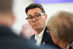 Brexit: Αποκάλυψη Μπέρναμ για ρωσική παρέμβαση στο δημοψήφισμα του 2016 – Τι του είπαν οι μυστικές υπηρεσίες