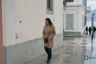 Παλτό, καμπαρντίνα ή μπουφάν; Τι φοράς τώρα που τελειώνει το μικρό καλοκαίρι