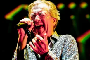 Ανησυχία για τον Ίαν Γκίλαν των Deep Purple: Στο νοσοκομείο ο θρυλικός τραγουδιστής, αναβλήθηκαν δύο συναυλίες