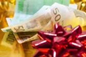 Επίδομα 400 ευρώ: Ποιοι παίρνουν 800 ευρώ και ποιοι μένουν εκτός – Οι ηλικίες που «κόβουν» δικαιούχους
