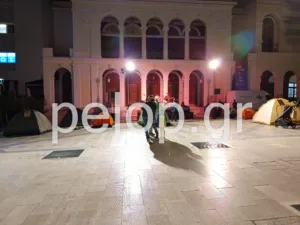Στην Πάτρα οι φοιτητές στήνουν σκηνές στην Πλατεία Γεωργίου