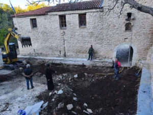 Ξεκίνησαν οι εργασίες ανάπλασης στο μοναστήρι του Ομπλού - Φωτογραφίες