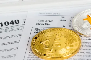 Κρυπτονομίσματα: Φόρος 10% στα κέρδη – Τι ισχύει για αγορές και το όριο των 500 ευρώ