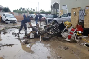 Ισπανία: Τέσσερις οι νεκροί, κάτοικοι ανέβηκαν στις στέγες για να σωθούν, υπερχείλισαν ποτάμια, έκλεισαν σχολεία
