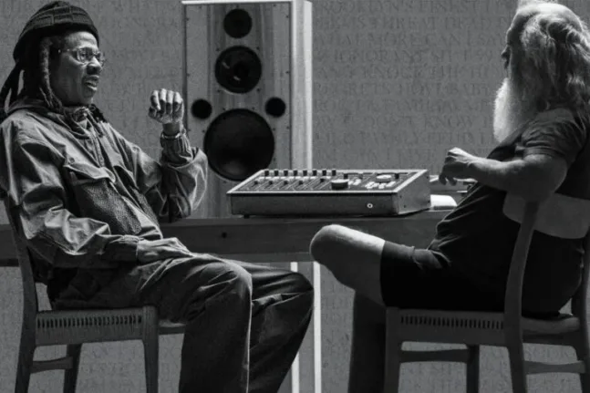 Ασπρόμαυρη εικόνα του Jay-Z και του Ρικ Ρούμπιν στη σειρά Jay-Z in 8.