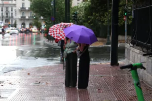 Έκτακτο δελτίο ΕΜΥ για την κακοκαιρία: Πού χτυπούν βροχές και καταιγίδες – Έως πότε τα έντονα φαινόμενα