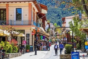 Εκδρομή στα Καλάβρυτα: Πόσο κοστίζει για μία οικογένεια