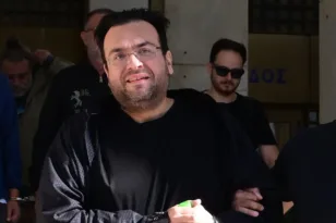 Φίλιππος Καμπούρης: «Παθαίνω εγκεφαλικό», είπε στους αστυνομικούς – Τι έγινε στα κρατητήρια της ΓΑΔΑ