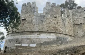 Στο Κάστρο της Πάτρας, το παλιό: Ο Ενετικός Προμαχώνας μετατράπηκε σε εφαλτήριο Πολιτισμού