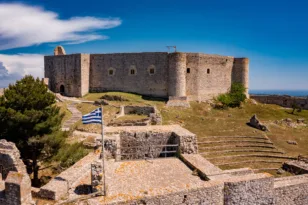 Πελοπόννησος: Η χαμένη μεσαιωνική πόλη που έκοβε δικό της νόμισμα – Πού βρίσκεται