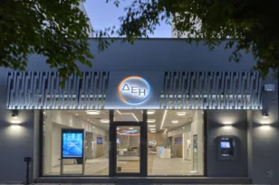 Ανανεωμένο σε νέα διεύθυνση το κατάστημα ΔΕΗ στην Κόρινθο
