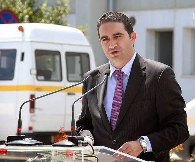 Απόρρητη Γραμμή: Γιατί ήταν μονόδρομος η διακοπή στη δίκη της Αχαϊκής, οι «σαρδέλες» στον Προαστιακό και το «πράσινο» καφενείο