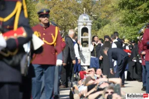 Κεφαλονιά: Πιστοί ξάπλωσαν στον δρόμο για να περάσει από πάνω τους το σκήνωμα του Αγίου Γερασίμου Κεφαλονιά: Πιστοί ξάπλωσαν στον δρόμο για να περάσει από πάνω τους το σκήνωμα του Αγίου Γερασίμου