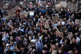 Κλειστά 141 λύκεια στη Γαλλία, παρά τις εξαγγελίες για έκτακτες προσλήψεις αναπληρωτών εκπαιδευτικών