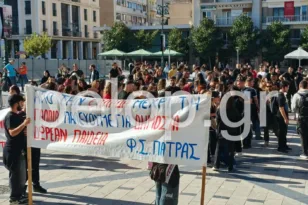 Πάτρα: Μαθητές και φοιτητές ενώθηκαν με τους απεργούς – Πορεία στο κέντρο της πόλης