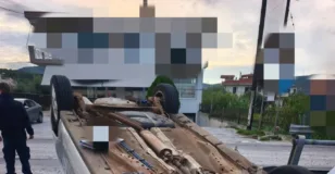 Αλμυρή Κορινθίας: Σοβαρό τροχαίο, αυτοκίνητο προσέκρουσε στις μπάρες και γύρισε τούμπα!