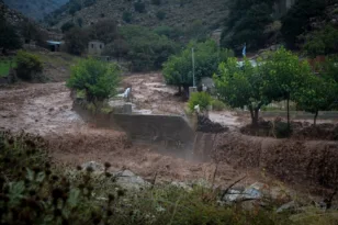 Κρήτη: Δραματικές ώρες με πλημμύρες – Εκκενώσεις, χωρίς νερό 2.500 κάτοικοι και καταστροφές στην αγροτική παραγωγή