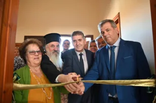 Η Λακκόπετρα απέκτησε τη δική της δανειστική βιβλιοθήκη – Νέα ζωή στο Κοινοτικό Γραφείο