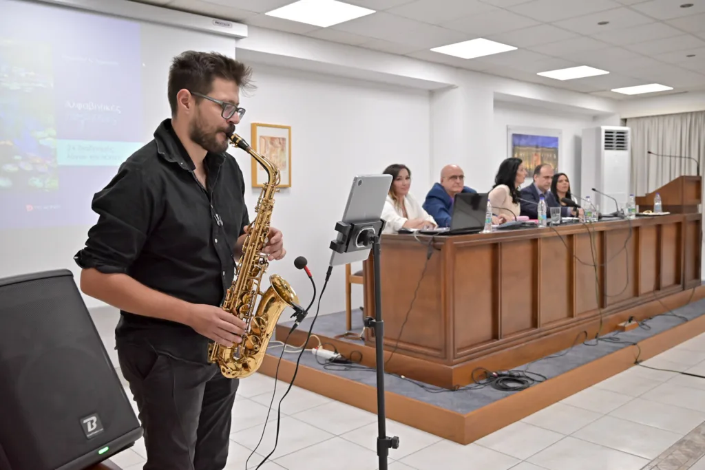 Παρουσιάστηκαν οι «Αλφαβητικές Πολιτείες» της Πηνελόπης Λαμπούση: Βραδιά χαράς και συγκίνησης