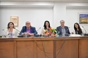 Παρουσιάστηκαν οι «Αλφαβητικές Πολιτείες» της Πηνελόπης Λαμπούση: Βραδιά χαράς και συγκίνησης