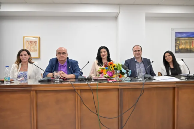 Παρουσιάστηκαν οι «Αλφαβητικές Πολιτείες» της Πηνελόπης Λαμπούση: Βραδιά χαράς και συγκίνησης