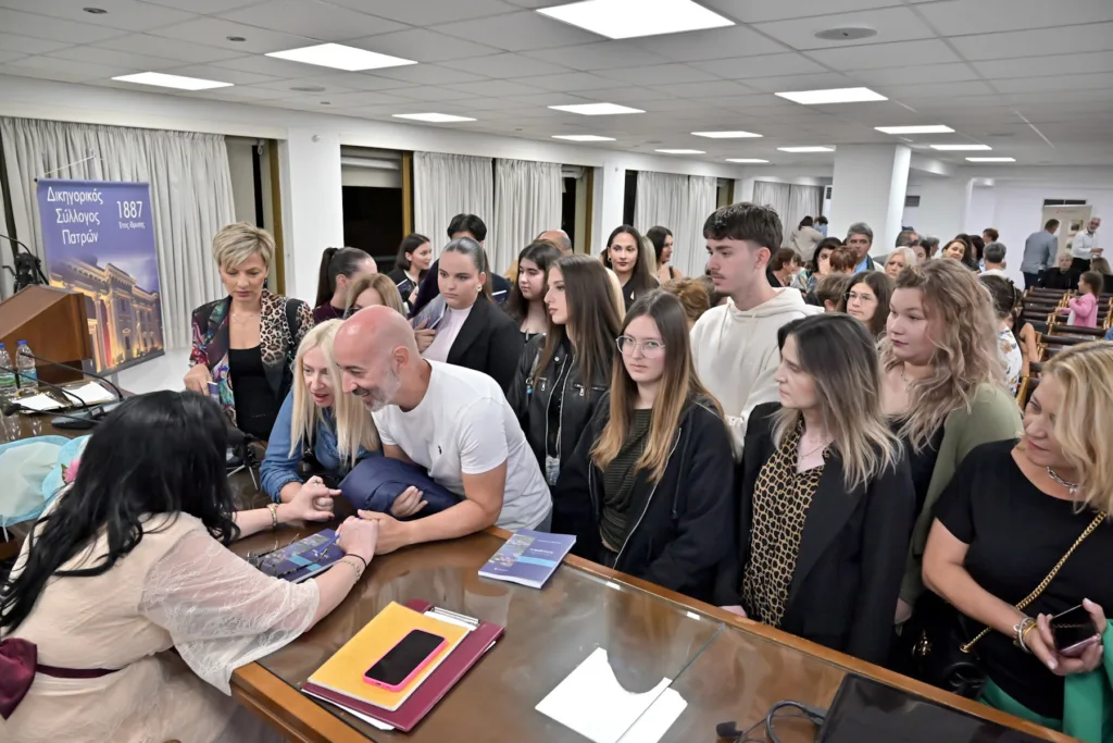 Παρουσιάστηκαν οι «Αλφαβητικές Πολιτείες» της Πηνελόπης Λαμπούση: Βραδιά χαράς και συγκίνησης