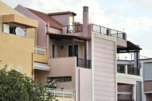 Λαύριο: Είχε καταγγελθεί 5 φορές ο 32χρονος που μαχαίρωσε την πρώην του – Panic button είχε η γυναίκα