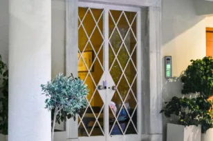Υπόθεση Μαζωνάκη: Δύο φιαλίδια κατασχέθηκαν από το ιατρείο στο Κολωνάκι