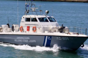 Κρήτη: Εντοπίστηκε λέμβος με 65 μετανάστες νότια των Καλών Λιμένων