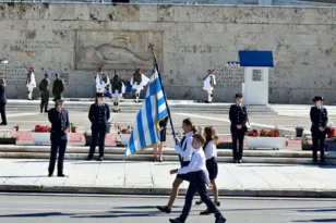 28η Οκτωβρίου: Σε εξέλιξη η μαθητική παρέλαση στην Αθήνα