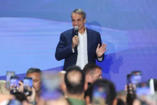 52 χρόνια ΝΔ – Μητσοτάκης: Η ΝΔ είναι η μόνη δύναμη που εγγυάται σταθερότητα και αλλαγή
