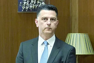 Μιχάλης Μπεκίρης: Η διαδρομή μέχρι την προσωρινή αποχώρηση – Από την Αχαΐα στον στενό πυρήνα της εξουσίας