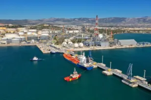Motor Oil: Έκρηξη στις εγκαταστάσεις στους Αγίους Θεοδώρους – Δύο τραυματίες