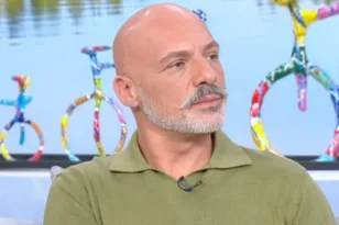 Νίκος Μουτσινάς: «Δεν μπορούμε να ασχολούμαστε όλη η Ελλάδα με το τι συμβαίνει στην Άννα Βίσση και τον Νίκο Καρβέλα»