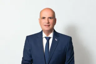 Γιώργος Μώρος: «Το ξεγύμνωμα του ΕΣΥ – Εκατομμύρια στους ιδιώτες, ελλείψεις στα νοσοκομεία»