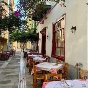 Γαστρονομικά ταξίδια στην Πελοπόννησο: Προορισμοί που ανακαλύπτονται μέσα από το φαγητό