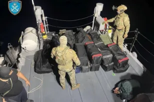 Χίος: Κατάσχεση 360 κιλών κάνναβης σε ιστιοφόρο – Δύο συλλήψεις και φορτίο αξίας άνω του 1 εκατ. ευρώ