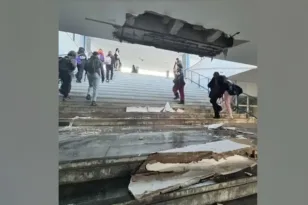 Νέο Ηράκλειο: Ανακαινίστηκε το καλοκαίρι και έπεσε η οροφή στην είσοδο του Λυκείου