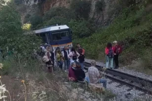 Οδοντωτός: Στον αέρα τα δρομολόγια, στα ύψη τα παράπονα – Εκτροχιάστηκε η εμπιστοσύνη